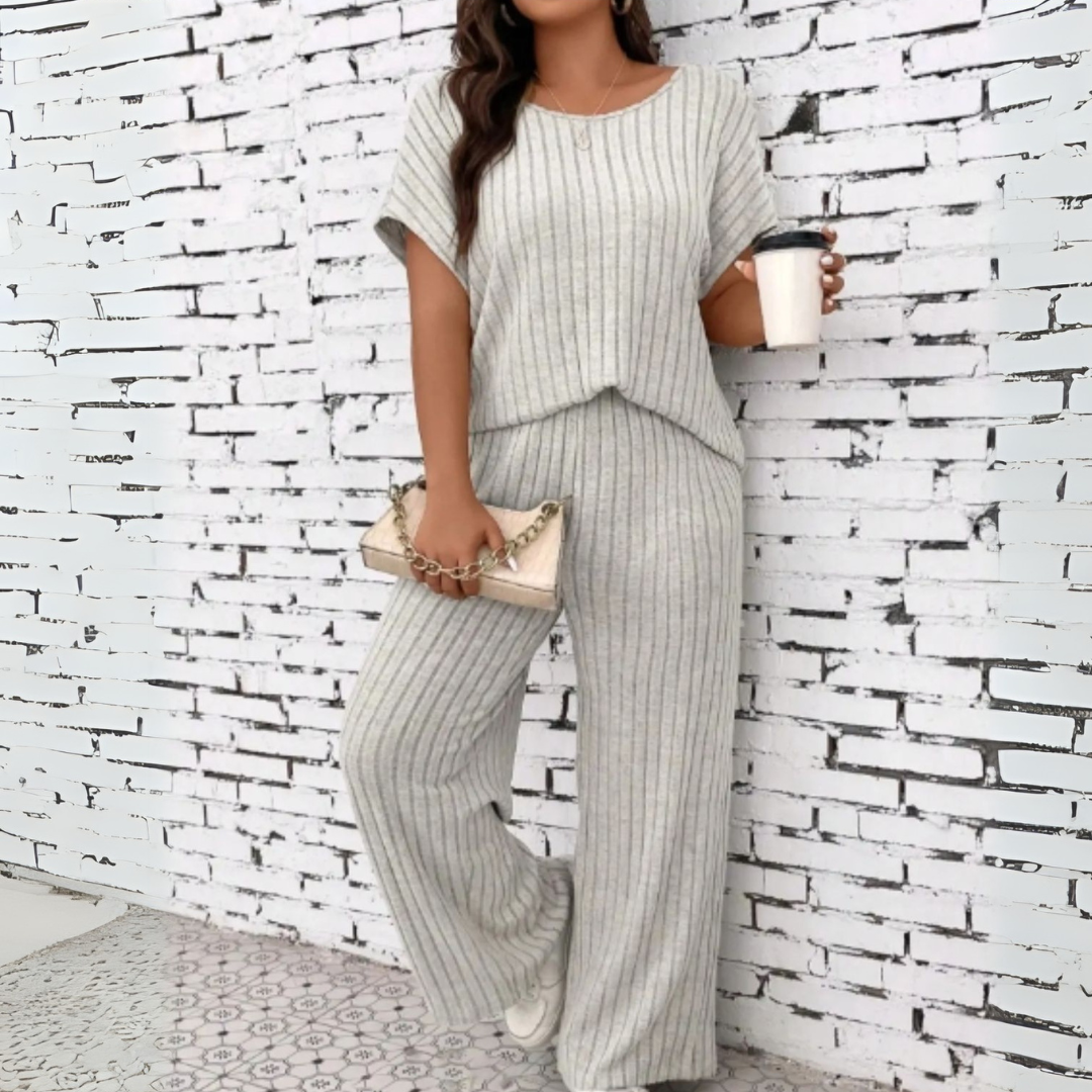 WAUNA™ - Plus Size Casual Short Sleeve Top & Pants Ensemble