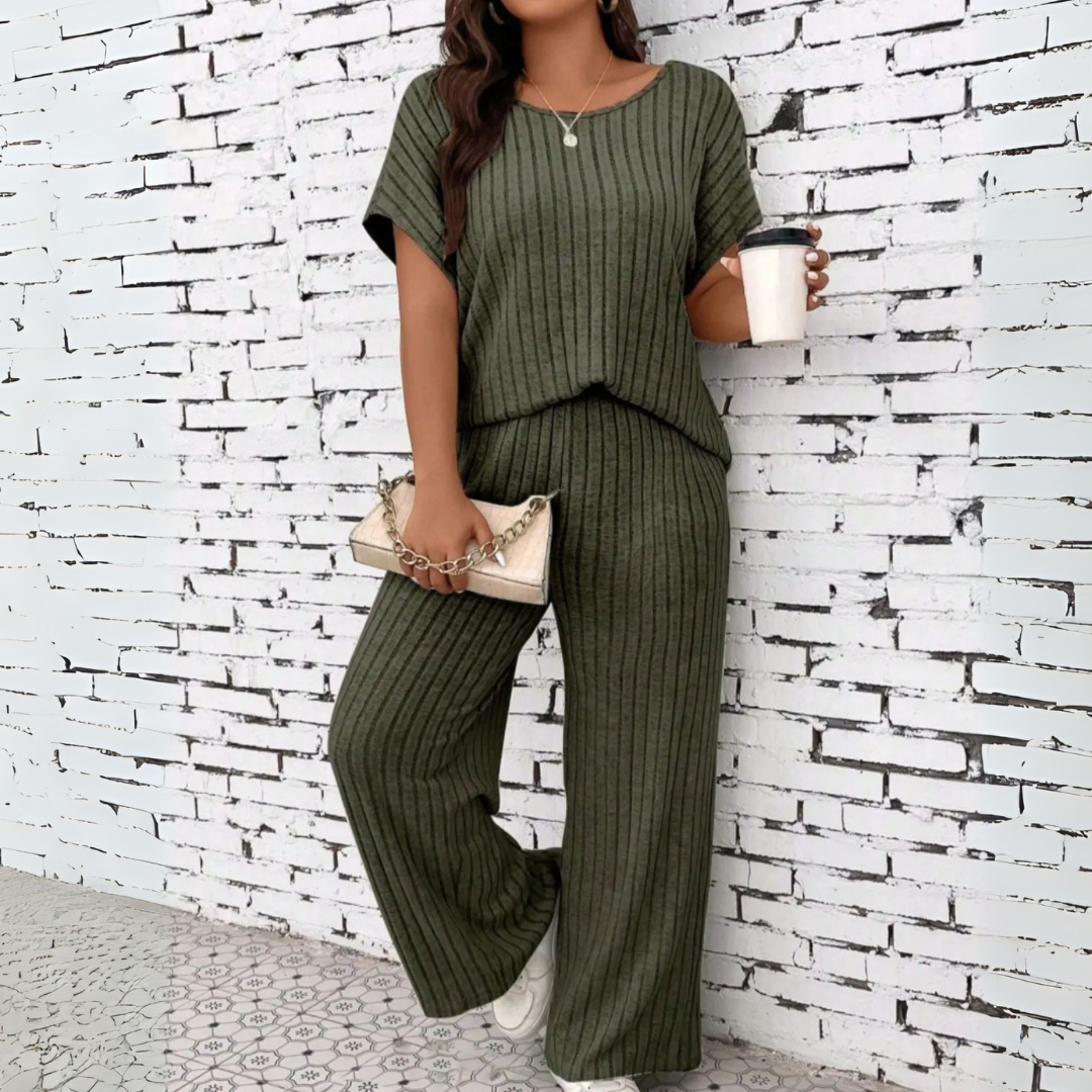 WAUNA™ - Plus Size Casual Short Sleeve Top & Pants Ensemble