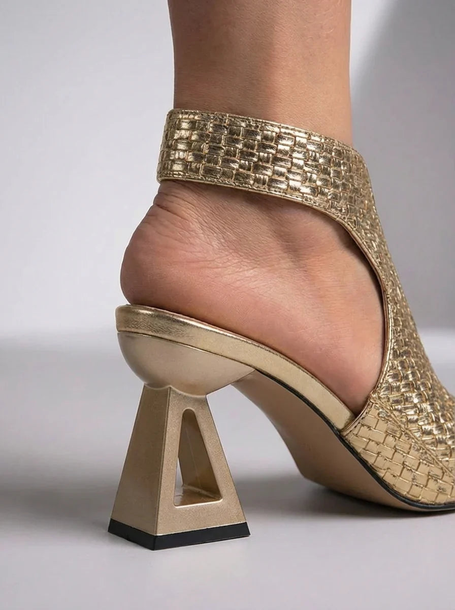 TWISTED | Elegant woven heels